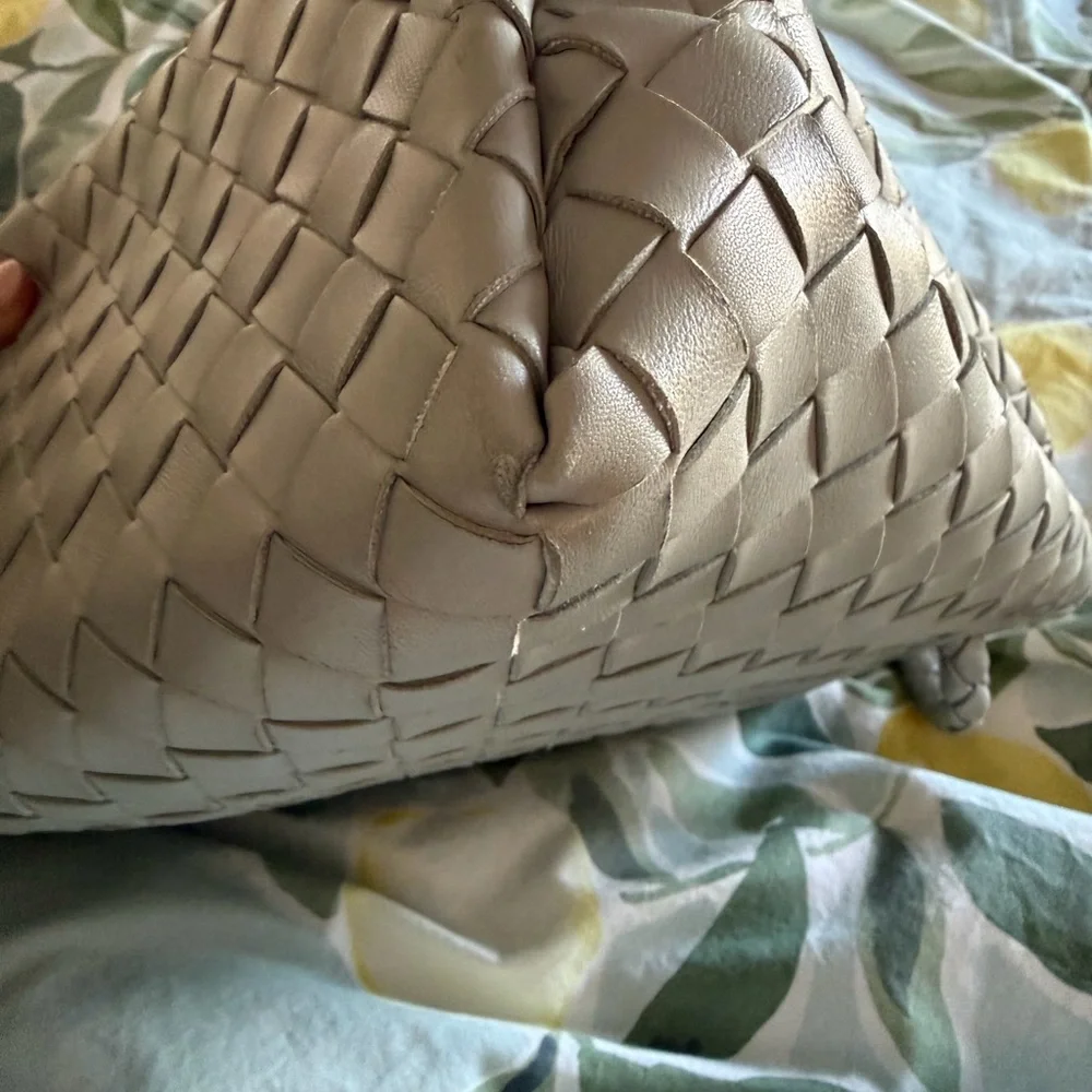 Bottega Veneta Medium Andiamo Bag — Grey Intrecciato Weave, Gold Hardware